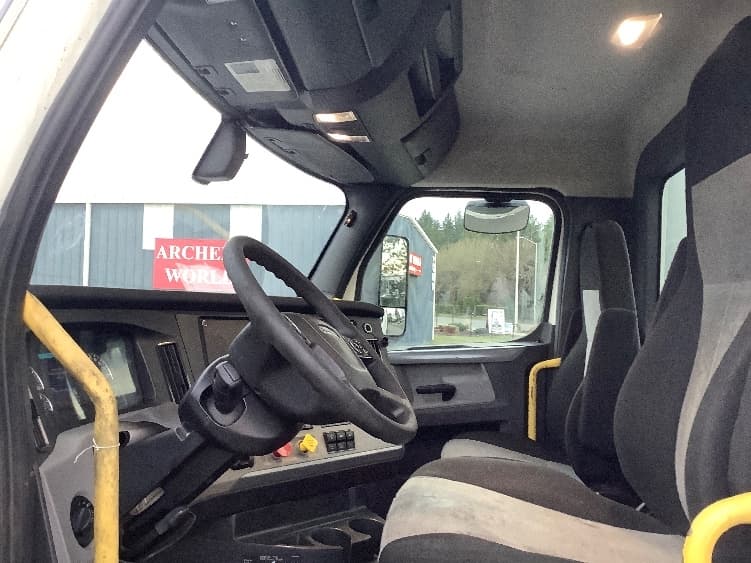 2019 Freightliner Cascadia in Lacey, WA — photo 10