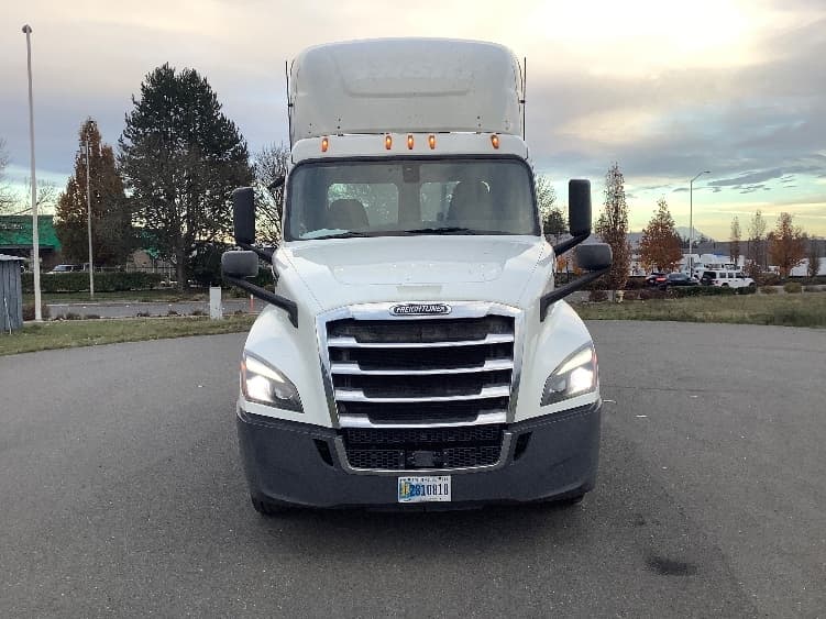 2019 Freightliner Cascadia in Lacey, WA — photo 2