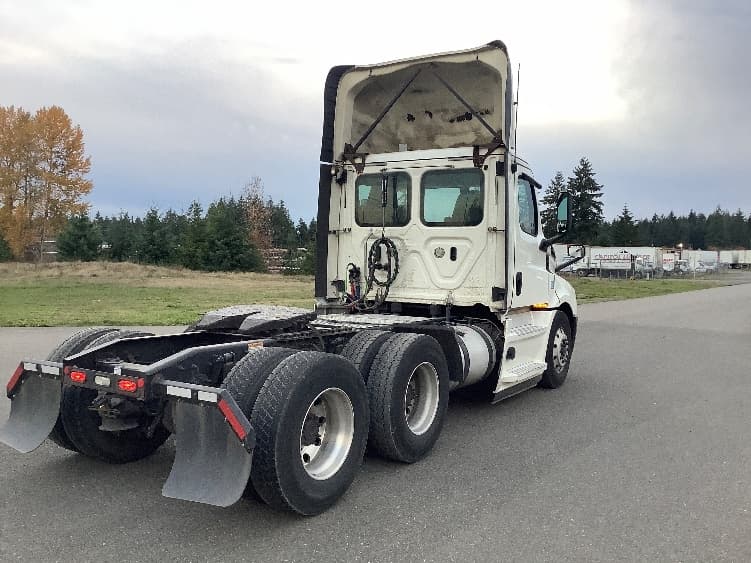 2019 Freightliner Cascadia in Lacey, WA — photo 7