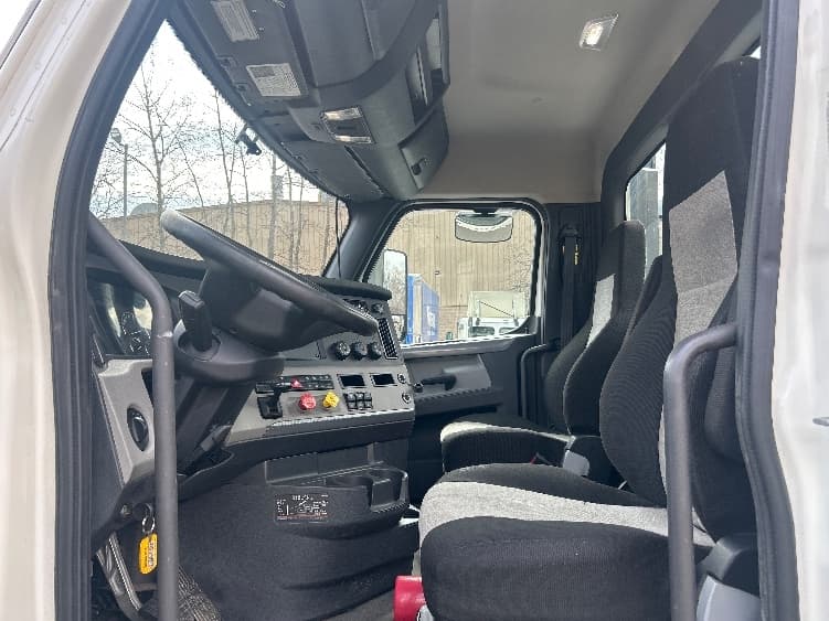 2019 Freightliner Cascadia in Jessup, PA — photo 10