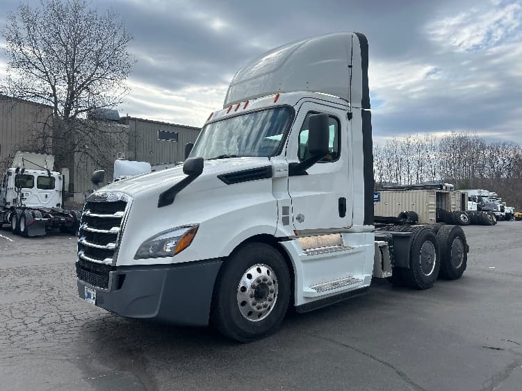 2019 Freightliner Cascadia in Jessup, PA — photo 3