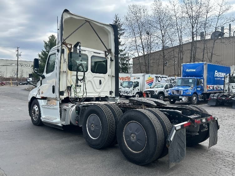 2019 Freightliner Cascadia in Jessup, PA — photo 5