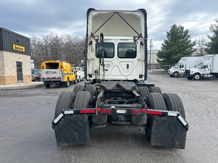 2019 Freightliner Cascadia in Jessup, PA — photo 6