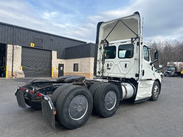 2019 Freightliner Cascadia in Jessup, PA — photo 7