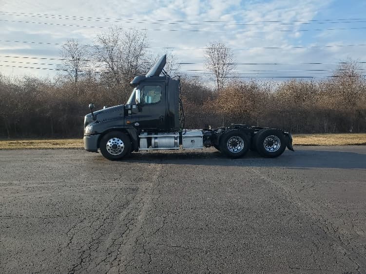 2020 Freightliner Cascadia in White Deer, PA — photo 4