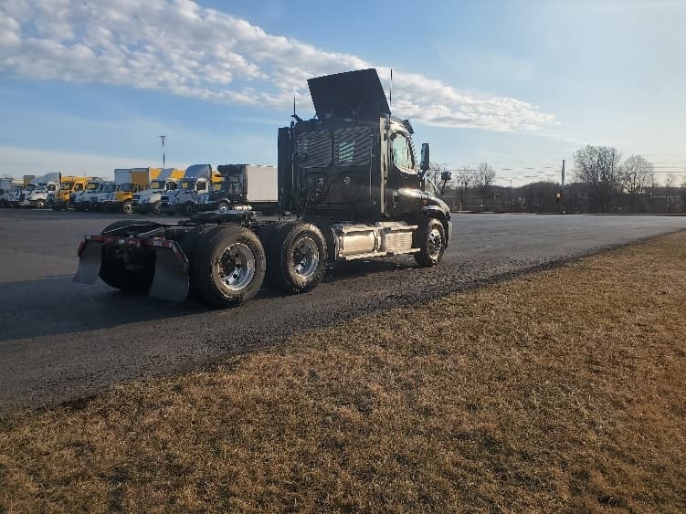 2020 Freightliner Cascadia in White Deer, PA — photo 7