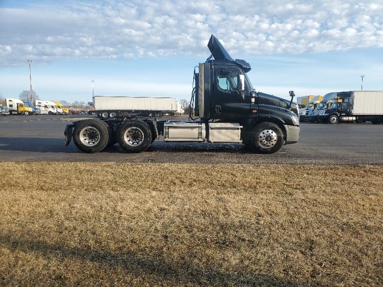 2020 Freightliner Cascadia in White Deer, PA — photo 8