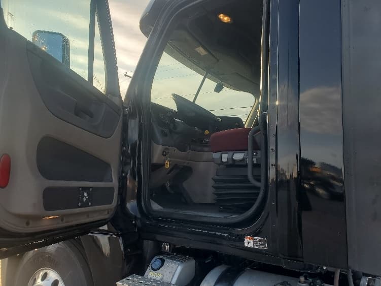 2020 Freightliner Cascadia in White Deer, PA — photo 9