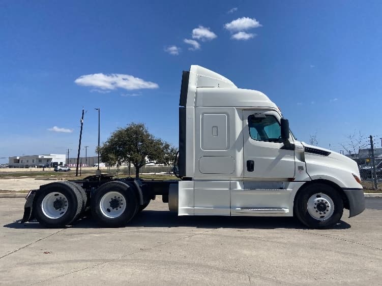 2019 Freightliner Cascadia in San Antonio, TX — photo 8