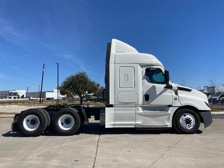 2019 Freightliner Cascadia in San Antonio, TX — photo 8