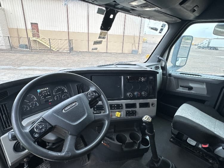 2019 Freightliner Cascadia in San Antonio, TX — photo 10