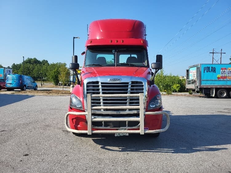 2019 Freightliner Cascadia in Londonderry, NH — photo 2