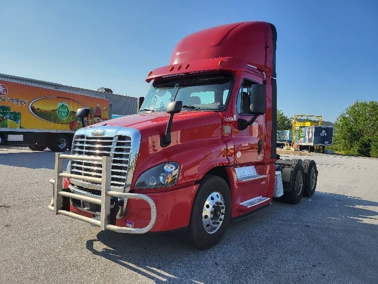 2019 Freightliner Cascadia in Londonderry, NH — photo 3