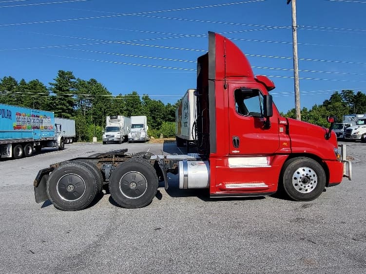2019 Freightliner Cascadia in Londonderry, NH — photo 8