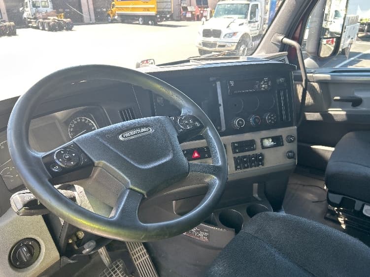 2019 Freightliner Cascadia in Reading, PA — photo 10
