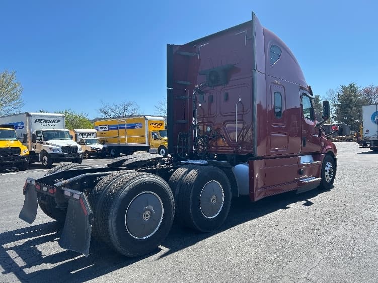 2019 Freightliner Cascadia in Reading, PA — photo 7