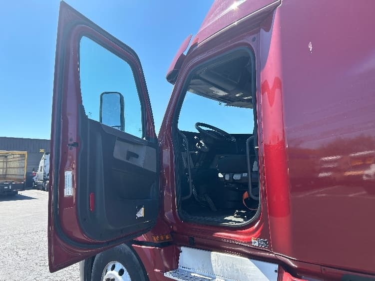 2019 Freightliner Cascadia in Reading, PA — photo 9