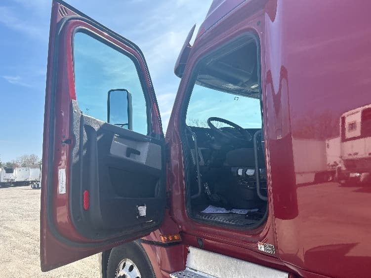 2019 Freightliner Cascadia in Reading, PA — photo 9