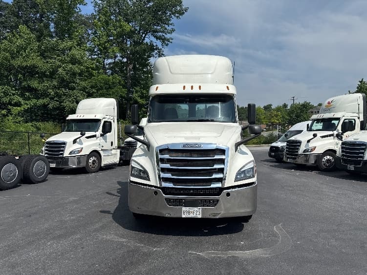 2019 Freightliner Cascadia in Jessup, MD — photo 2