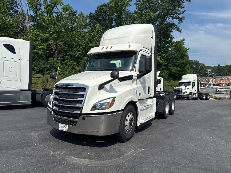 2019 Freightliner Cascadia in Jessup, MD — photo 3
