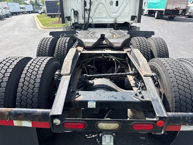 2019 Freightliner Cascadia in Jessup, MD — photo 6