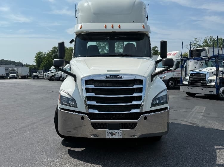 2019 Freightliner Cascadia in Reading, PA — photo 2