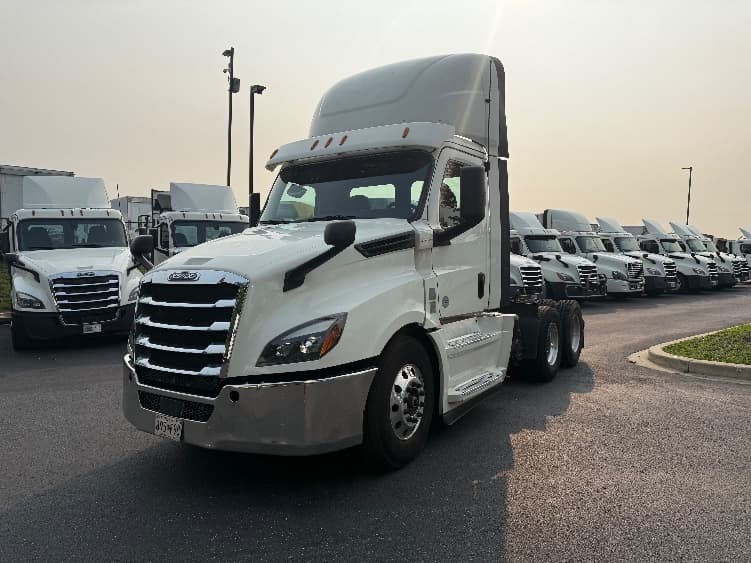 2019 Freightliner Cascadia in Jessup, MD — photo 3