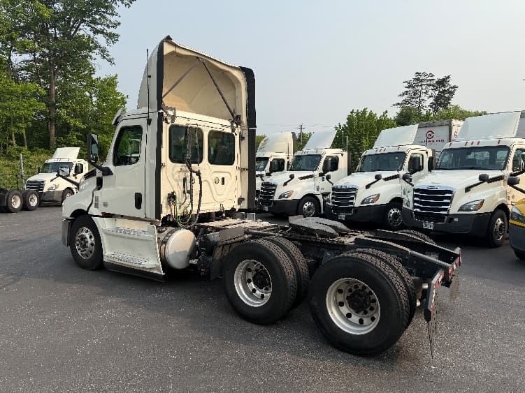 2019 Freightliner Cascadia in Jessup, MD — photo 5