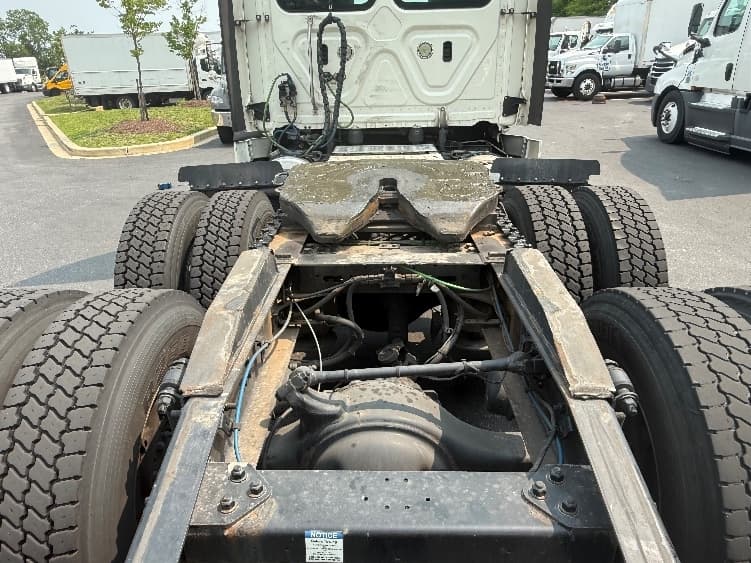 2019 Freightliner Cascadia in Jessup, MD — photo 6