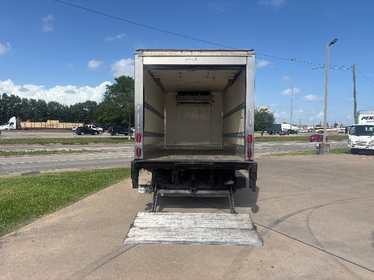 2019 Isuzu NRR in Houston, TX — photo 9