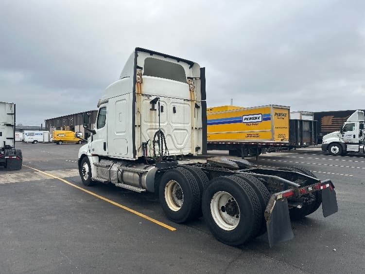2020 Freightliner Cascadia in Indianapolis, IN — photo 5