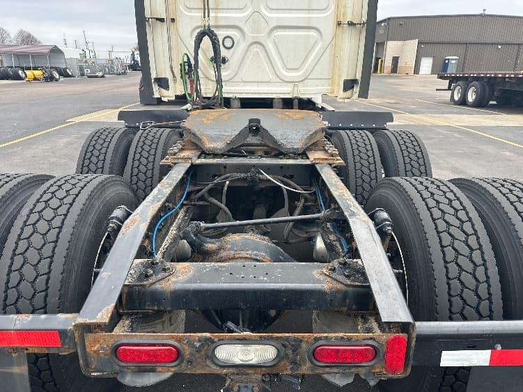 2020 Freightliner Cascadia in Indianapolis, IN — photo 6