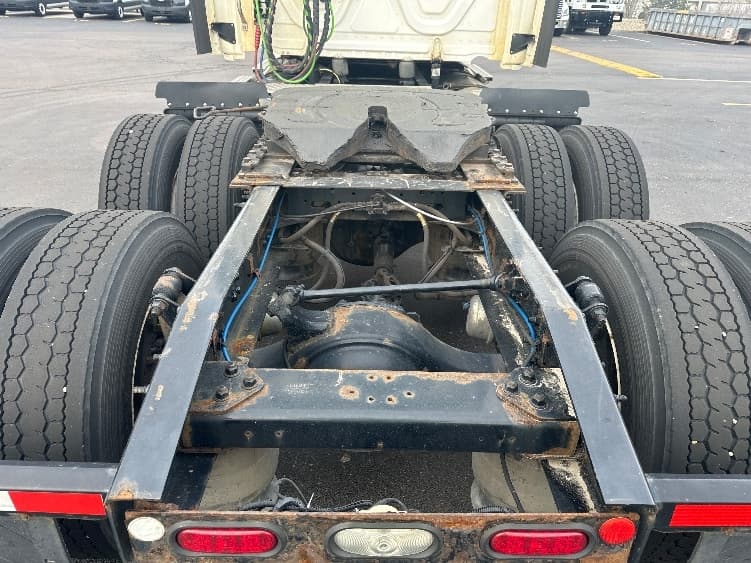 2020 Freightliner Cascadia in Indianapolis, IN — photo 6