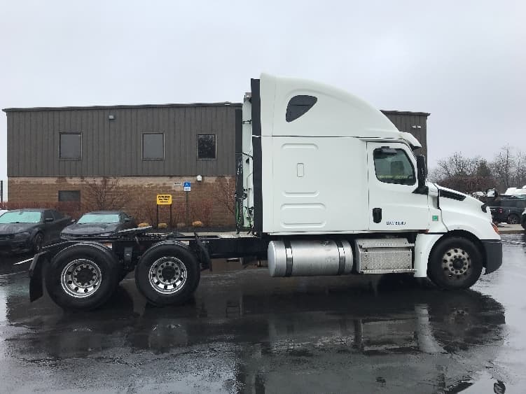 2020 Freightliner Cascadia in Bensalem, PA — photo 8