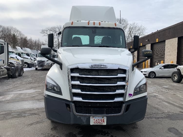 2019 Freightliner Cascadia in Franklin, MA — photo 2
