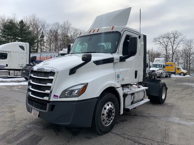 2019 Freightliner Cascadia in Franklin, MA — photo 3