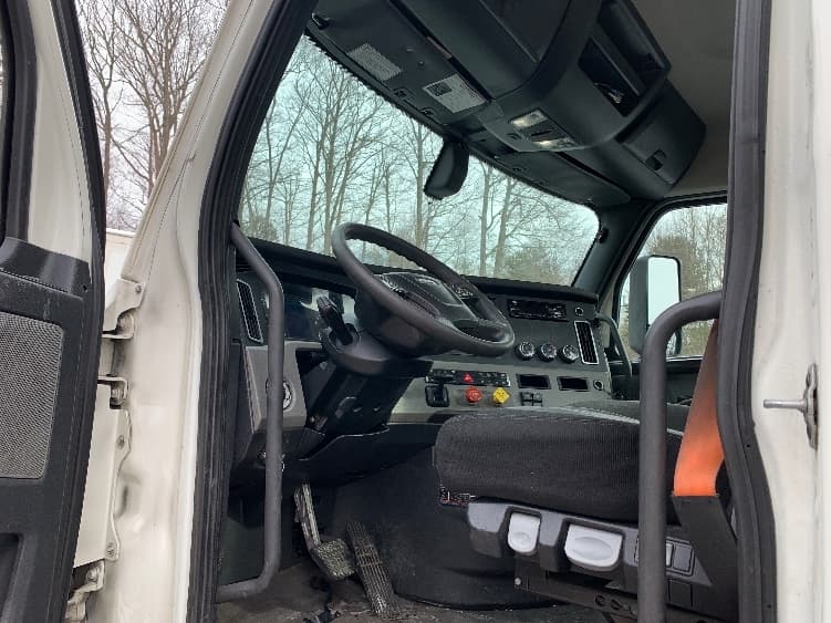 2019 Freightliner Cascadia in Franklin, MA — photo 9