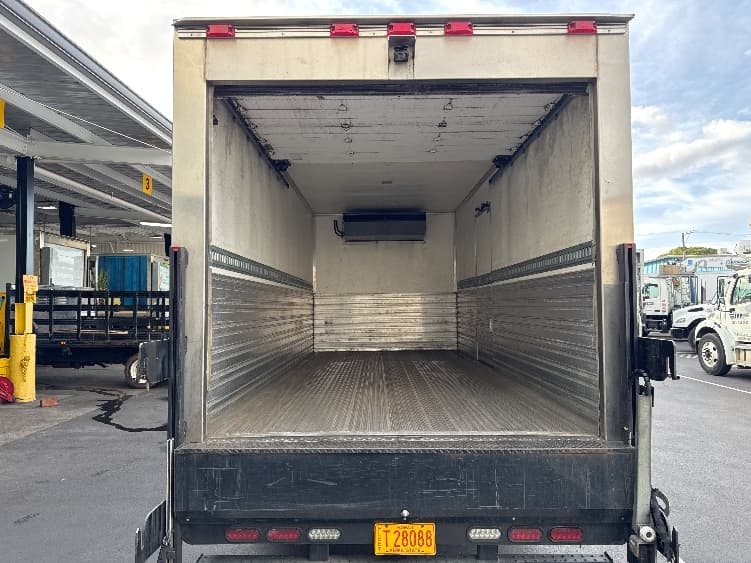 2019 Isuzu NQR in Torrance, CA — photo 8