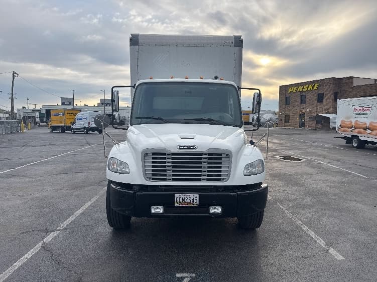 2019 Freightliner M2 106 in Baltimore, MD — photo 2