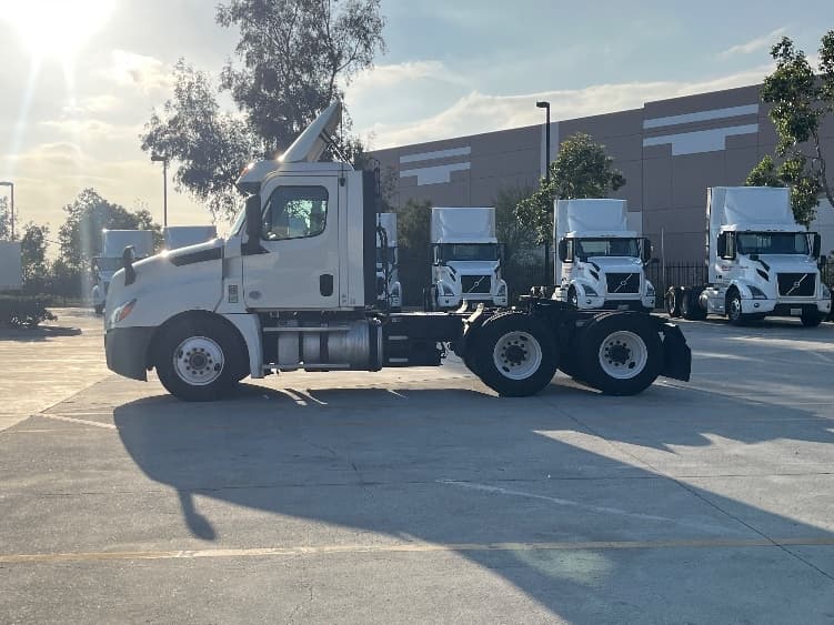 2018 Freightliner Cascadia in Fontana, CA — photo 4