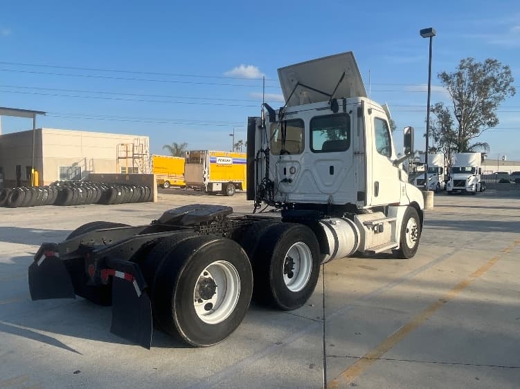 2018 Freightliner Cascadia in Fontana, CA — photo 7