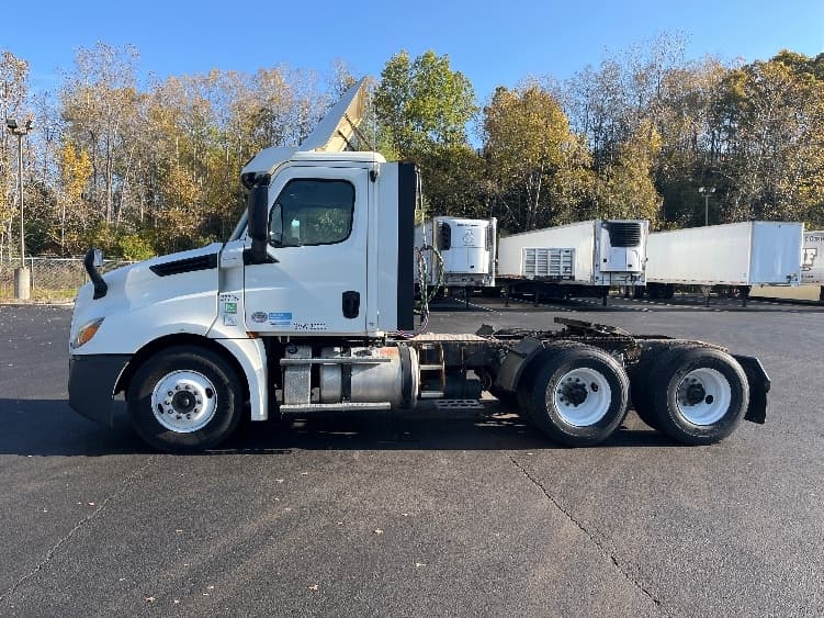 2018 Freightliner Cascadia in Elmira, NY — photo 4