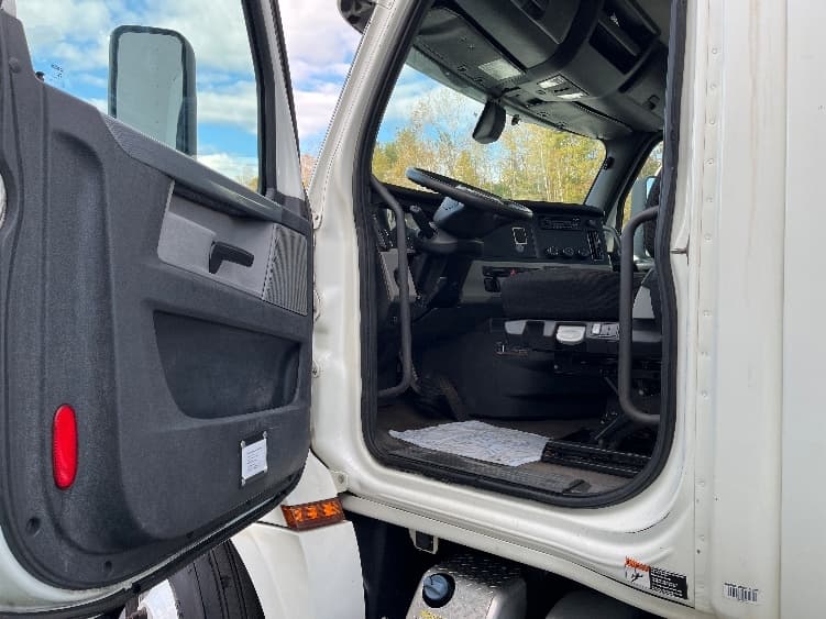 2018 Freightliner Cascadia in Elmira, NY — photo 9