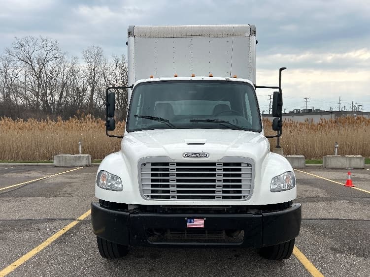 2020 Freightliner M2 106 in Warren, MI — photo 2