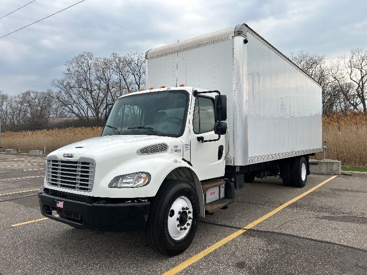 2020 Freightliner M2 106 in Warren, MI — photo 3