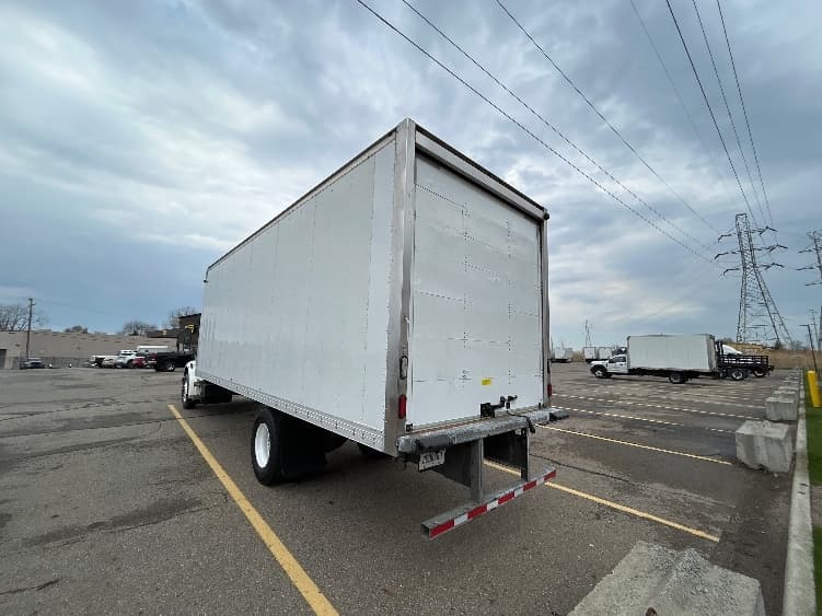 2020 Freightliner M2 106 in Warren, MI — photo 6