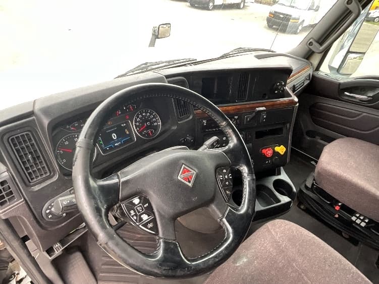2019 International LT in Windsor, WI — photo 10