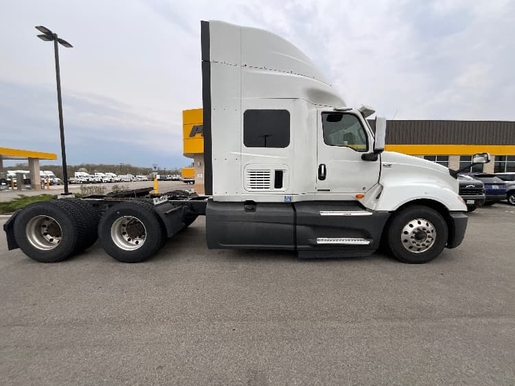 2019 International LT in Windsor, WI — photo 8