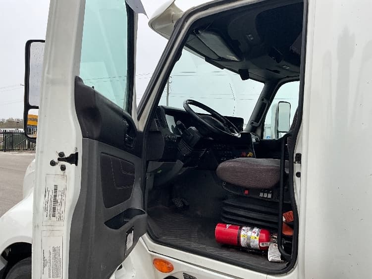 2019 International LT in Windsor, WI — photo 9