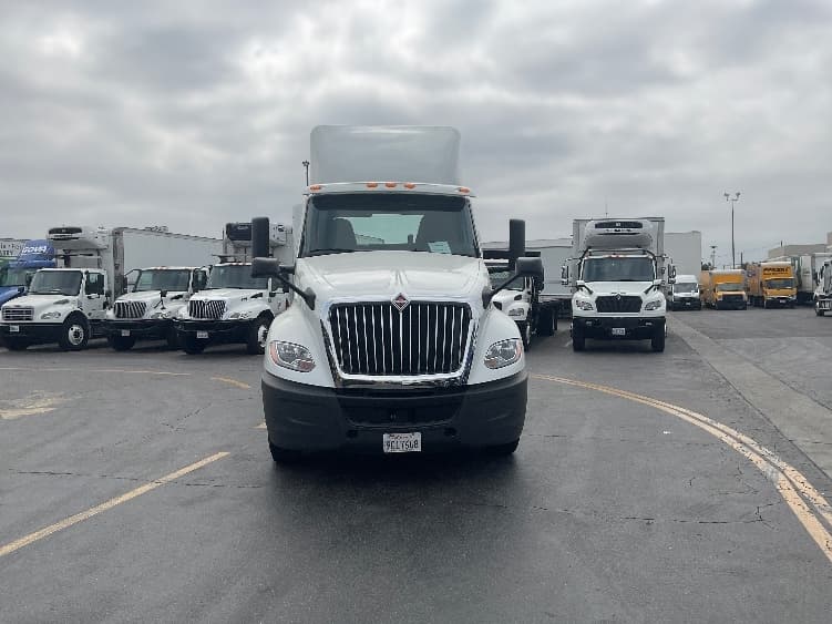2019 International LT in Torrance, CA — photo 2